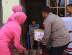 Bantuan Kemanusiaan Untuk Negeri, Polres Buton Utara dan Bhayangkari Berikan Bantuan Kepada Masyarakat