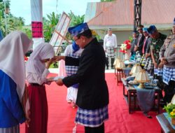 Dihari Pendidikan Nasional 2023, Bupati Buton Utara Beri Penghargaan Kepada Siswa Berprestasi