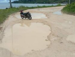 Kabid Binamarga SDA Sultra Janji Akan Turun Langsung Cek Jalan Rusuk di Kelurahan Kambowa