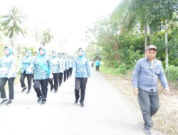 PKK Desa Konde Ikut Meriahkan Gerak Jalan Indah Tingkat Kecamatan, Pj. Kades Konde Dahlan Optimistis Bisa Juara