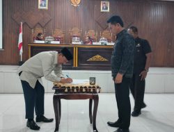 Bupati Dan DPRD Butur Tandatangani Persetujuan Raperda APBD 2024 Menjadi Perda