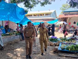 Bupati Butur Pantau Harga Sembako di Pasar Mina-Minanga