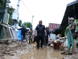 Pj Gubernur Sultra Tinjau Lokasi Banjir di Kota Kendari dan Koordinasikan Bantuan