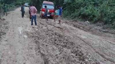 Jalan Rusak, Harapan Runtuh: Warga Buton Utara Menanti Aksi Pemerintah