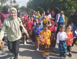 TK Siwurarano Meriahkan Pawai HUT RI ke-79 dengan Pakaian Adat