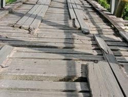 Lantai Jembatan Bubu Barat Rusak, Warga Minta Perbaikan Segera 