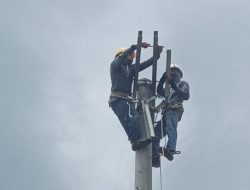 Lampu Padam, Petugas PLN Berjuang di Lapangan Meski Tak Sempat Makan Siang