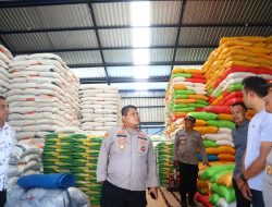 Kapolres Buton Utara Cek Stok Bahan Pokok di Gudang Bulog, Stok Beras Aman hingga Akhir 2025