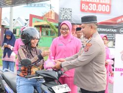 Polres Buton Utara dan Bhayangkari Tebar Kebaikan, Bagikan Takjil di Bulan Ramadan