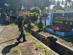Jaga Kebersihan Lingkungan, Anggota Kodim 1429/Butur Bersama Warga Bersihkan Parit