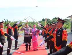 Pisah Sambut Kapolres Buton Utara, AKBP Herman Setiadi Serahkan Tongkat Komando ke AKBP Totok Budi Sanjoyo