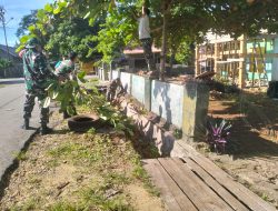 Jumat Bersih, Anggota Kodim 1429/Butur Bersama Warga Bersihkan Parit