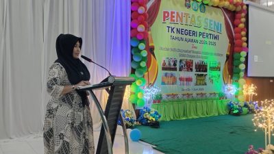 Ketua TP PKK Butur Hadiri Pentas Seni dan Perpisahan TK Negeri Pertiwi Kulisusu
