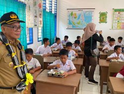 Sekda Buton Utara Resmikan Launching MBG di SDN 1 Lakonea