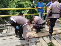 Polisi Turun Tangan, Polsek Kulisusu Barat Perbaiki Jembatan Lantahiwo Demi Keselamatan Warga