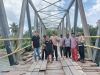 Kapolres Buton Utara AKBP Totok Budi S Gerak Cepat Perbaiki Lantai Jembatan Bonegunu