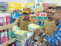 Sidak Pasar dan Retail Modern, Bupati Butur Pastikan Produk Aman Dikonsumsi Jelang Lebaran