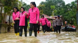 Bhayangkari Sultra Salurkan Bantuan untuk Korban Banjir Kali Wanggu
