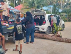 Jalan Provinsi Sultra Lumpuh Total, Warga Pongkowulu Palang Jembatan dengan Batang Kelapa