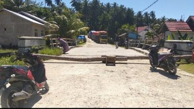 Pesan WhatsApp Kadis PUPR Picu Kemarahan Warga, Jalan Provinsi Kembali Ditutup Total
