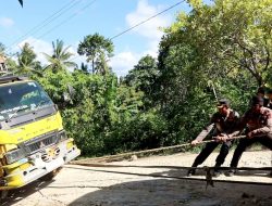 Kapolres Buton Utara Turun Tangan Evakuasi Truk Kecelakaan di Tanjakan Pongkowulu