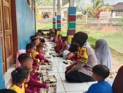Bhabinkamtibmas Desa Lapodi Pantau Pembagian Makanan Bergizi Gratis untuk Ratusan Siswa