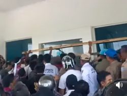 Kantor BKAD Buton Utara Disegel Massa Aksi, Kaca Pecah Saat Aksi Saling Dorong