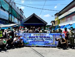 PWI, TNI-Polri, IDI, PMI dan Dinkes Baubau Bagikan 2.000 Masker Imbas Kabut Asap